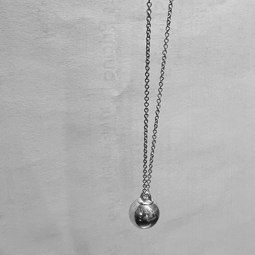 Ladies sterling silver Tiffany bead pendant on 20" silver chain